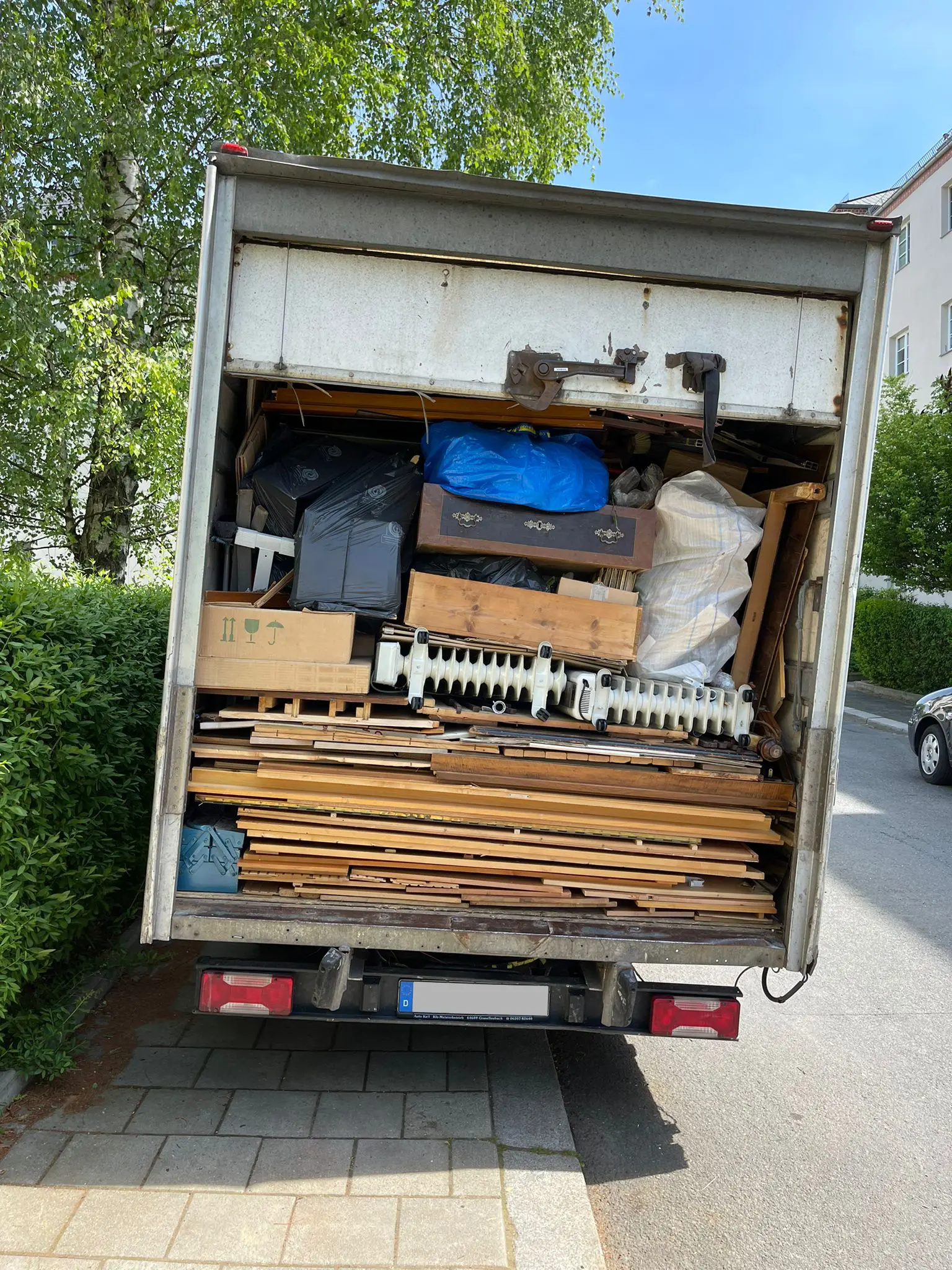 LKW Voll mit Rümpel